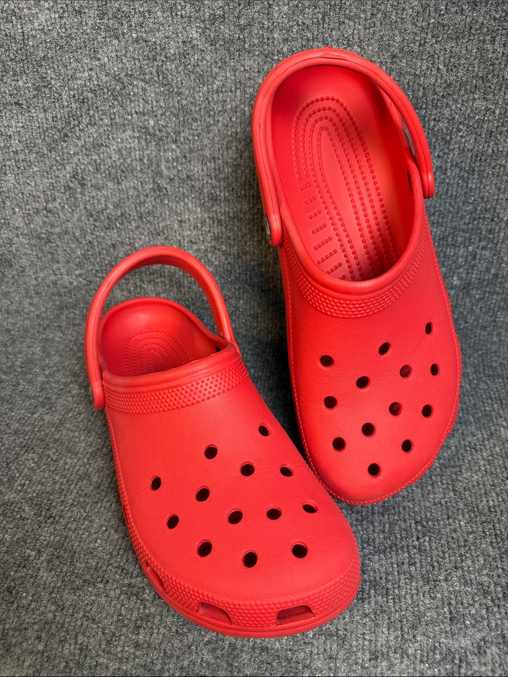CROCS Classic Red Slip-On Clogs Men’s 10, Women’s 12